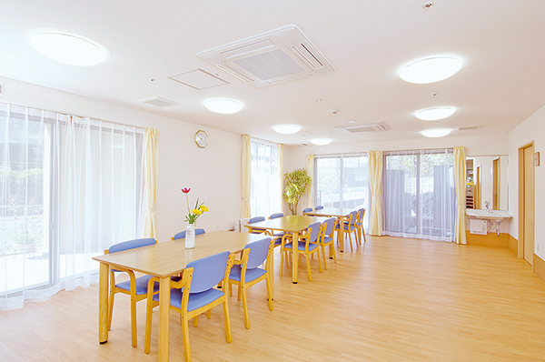 住宅型有料老人ホーム　なごやかケア別館の正社員 介護士 住宅型有料老人ホーム 訪問介護の求人情報イメージ4